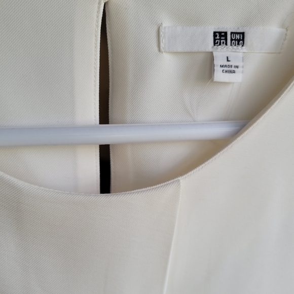 Uniqlo sleeveless crepe top - Picture 2 of 6